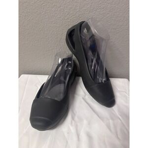 Crocs Womens 7 Rio Flat Black Pointed Toe Cut Out Comfort Gorpcore Shoes